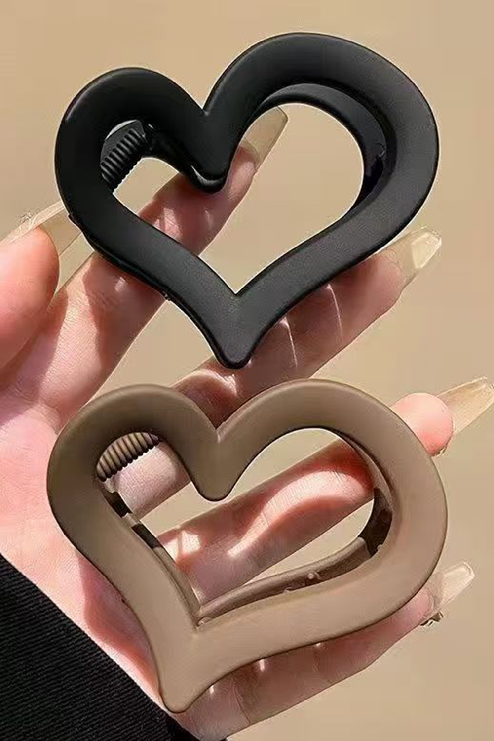 Black Simple Frosted Heart Shaped Hair Claw Clip