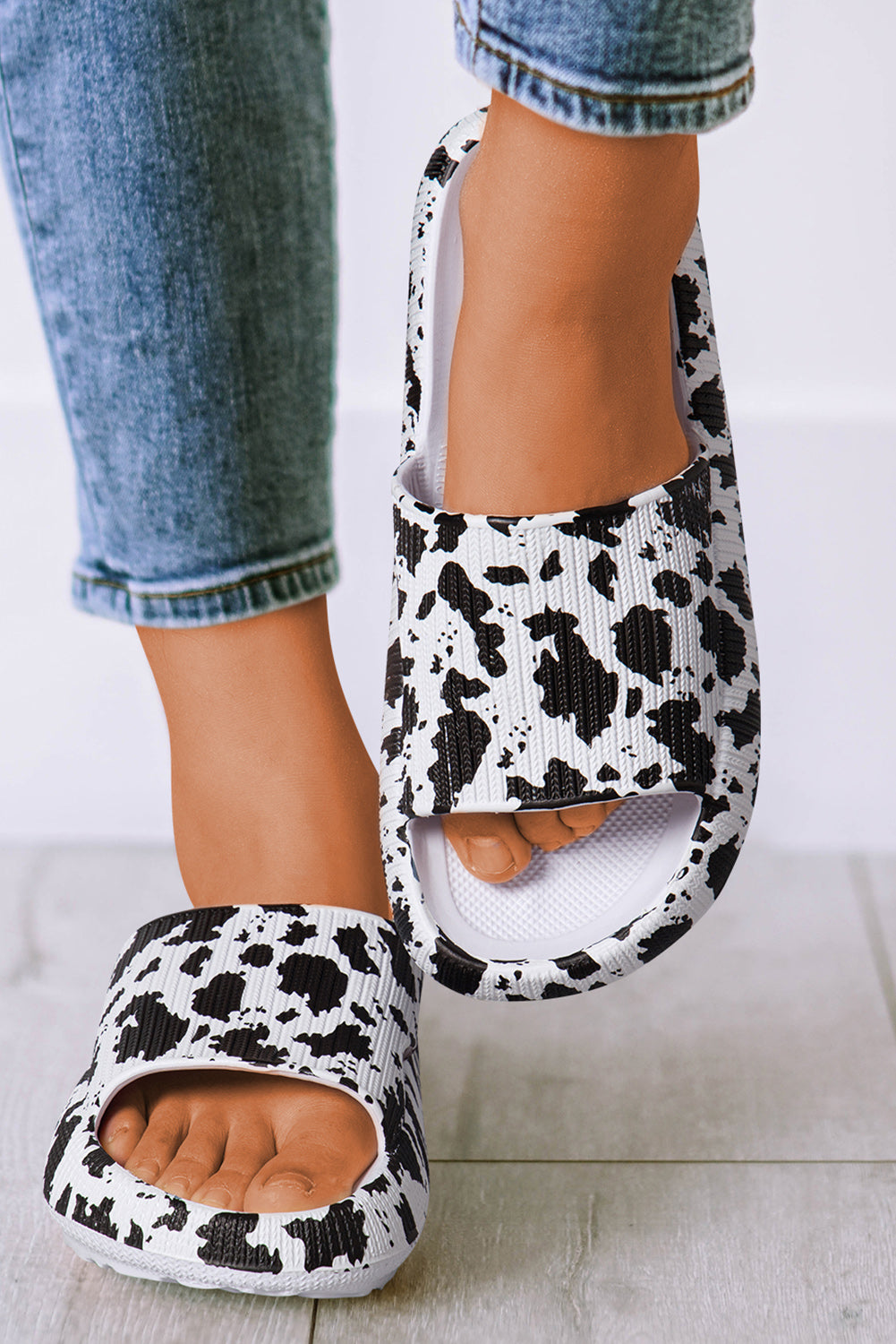 White Cow Spots Printed Non-slip Slippers